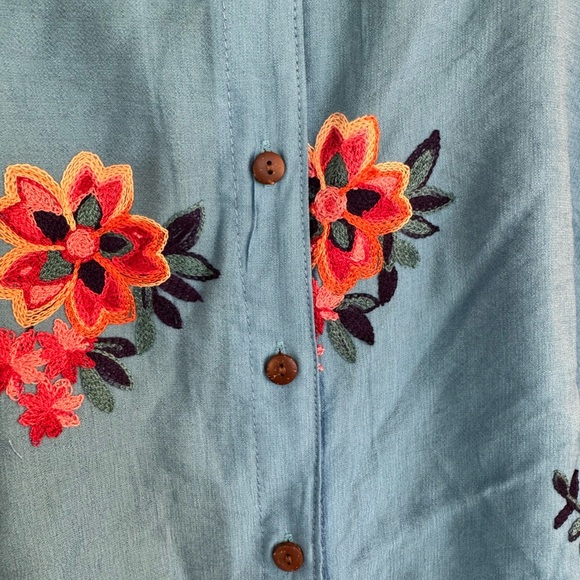 Kindred by Anthropology Embroidered Floral Front Button Shirt Plus Size - Picture 8 of 11